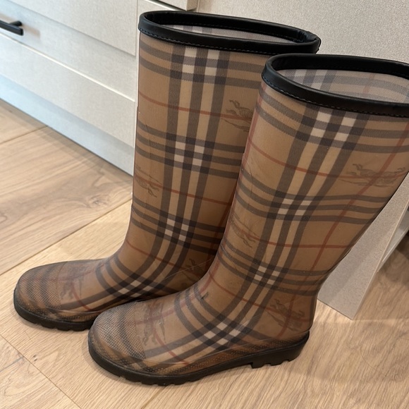 Burberry Rain Boots - Picture 4 of 4